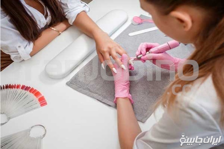 طراحی و کاشت ناخن