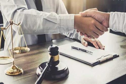 وظایف یک وکیل نسبت به موکل خود چیست؟