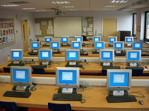 کاربرد رایانه در آموزش ، هنر ، صنعت و ...