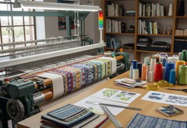 نمایش توضیحات دوره تخصصی پارچه  بافی با دستگاه